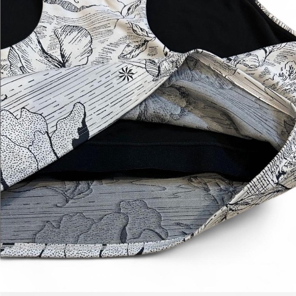 Athleta Black and White Floral Crop Tank Top with shelf bra, size large - Picture 4 of 6